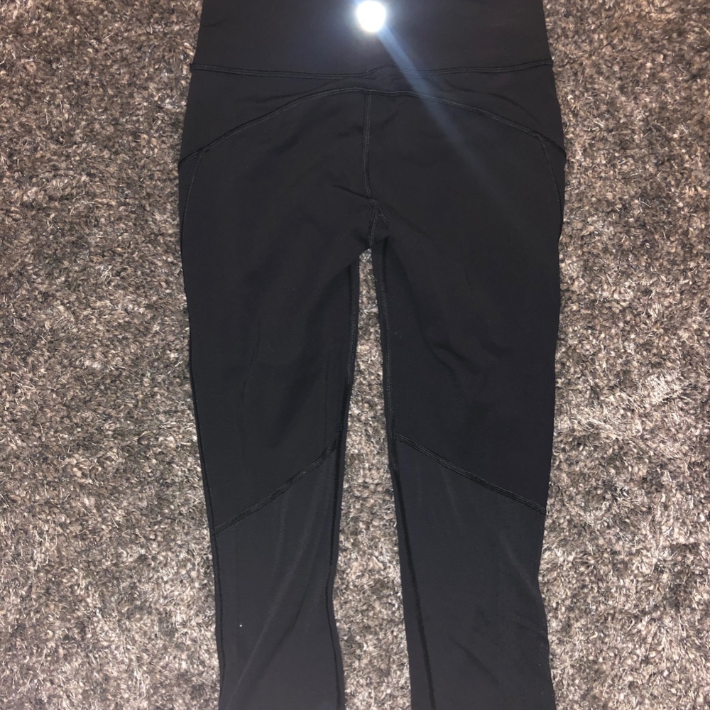 Black mesh Lululemon leggings - Picture 2 of 2